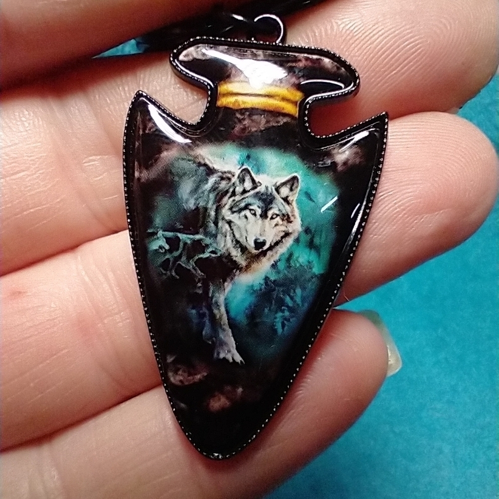 Black keychain grey wolf blue jewelry